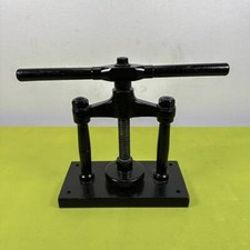 pressa vintage in metallo