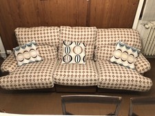 Divano a 3 posti e Due poltrone di Pelle Ricoperti In Tessuto. Usati