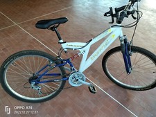 bicicletta mountain bike ammortizzatore centrale bianca