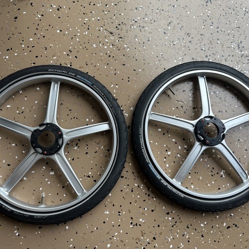 Pair gocycle g3 - gocycle, g2