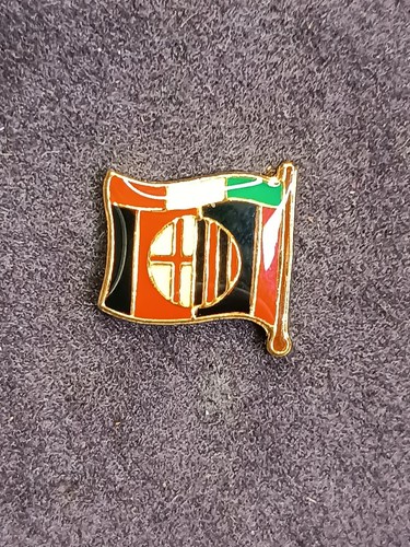 Old pins pin - badge, spilla