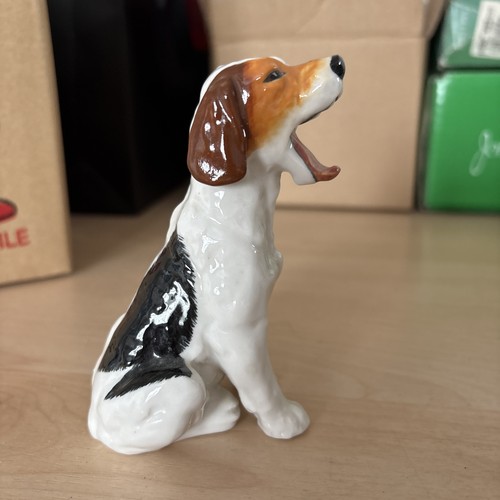 Statuina beagle sbadigliante - beagle,