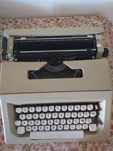 Macchina scrivere olivetti - da,