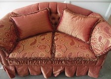 DIVANO ROSSO 2 posti ELEGANTE VINTAGE  misureCM: LARGHEZZA 187 ALTEZZA 93