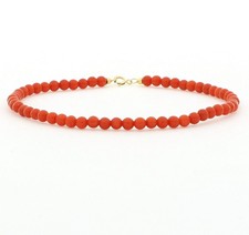 Bracciale - con corallo e chiusura in oro giallo 18kt.