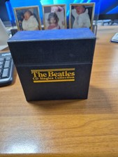 BOX CD SINGLES THE BEATLES