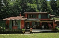 casa in versilia, immersa nel verde a pochi passi dal mare