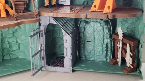 Add dungeon jail cell - cell,