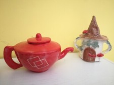 Teiera rossa con venature bianche,in ceramica, fatto e decorato a mano