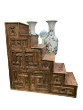 Antico mobile a scala tanti