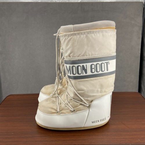 Moon boot the - moon,