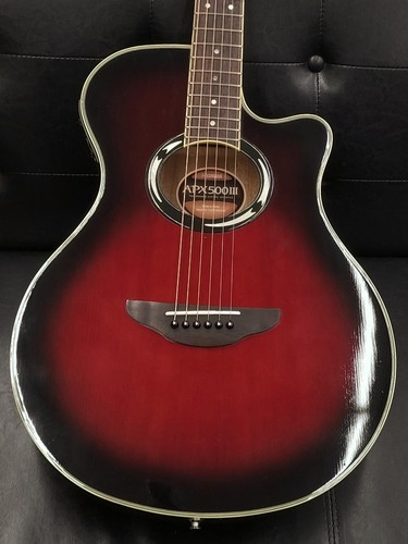 Chitarra acustica elettrica