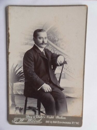 Fotografie uomo seduto moda - fotografie,