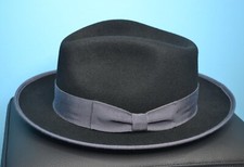 Cappello Fedora a tesa corta