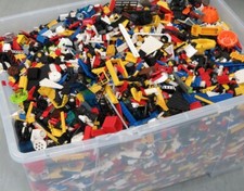 + 1 kg LEGO circa 700 pezzi