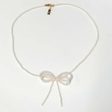 Collana con ciondolo fiocco