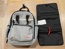 Skip+ Hop Zaino Fasciatoio Bambino Grigio con Bordi Nero e Marrone + Fasciatoio