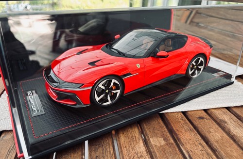 Ferrari 12 cilindri - 1/18,