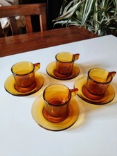 Quattro tazzine da caffè in vetro giallo con piattino, vintage