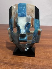 Maschera vintage in pietra