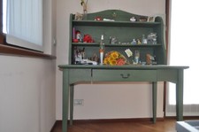 Causa trasloco vendo 2 letti con spalliera in tessuto, completi di materassi 