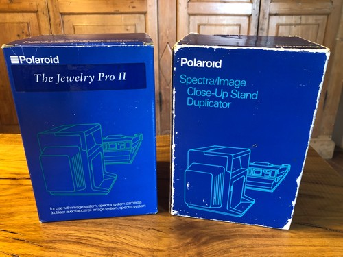 Polaroid close stand - up,