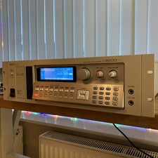 AKAI S3200xl Sampler 32mb 2°