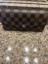 Portafoglio e porta carte LV