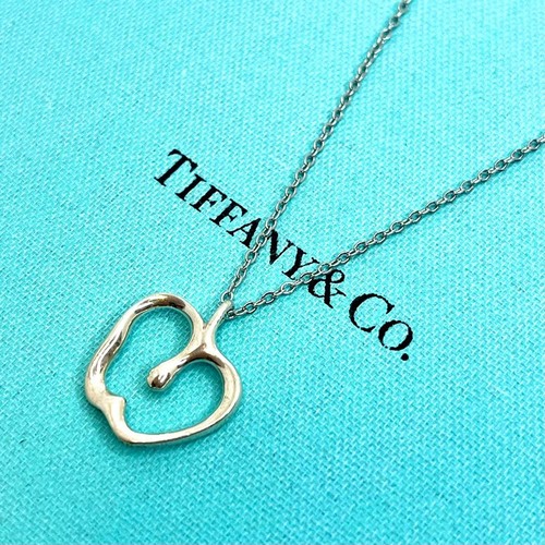 Collana con ciondolo mela