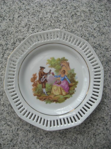 Assiette porcelaine ajouree - porcelaine,
