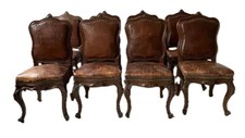 Gruppo di 8 sedie in stile Luigi XV con rivestimento in cuoio. Buone condizioni.