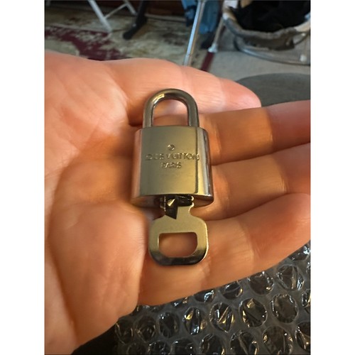 Louis Vuitton lucchetto e