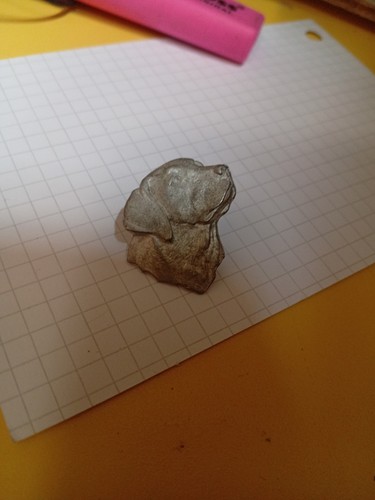 Pin chien relief genre - pin's,