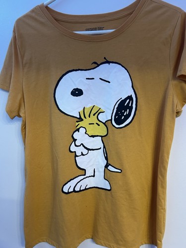 Shirt peanuts snoopy - peanuts, hugging