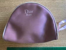 TROUSSE DE TOILETTE -