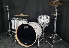 DW Performance Drumset White