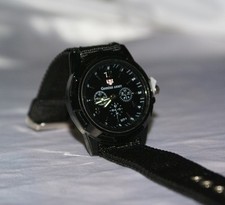 Orologio da polso militare con