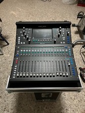Mixer Allen & Heath SQ 5 pari al nuovo, completo di flight case serigrafato
