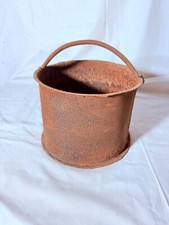 Vecchio secchio in ferro