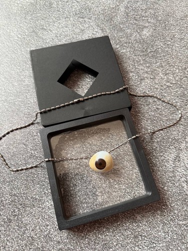 Collana con ciondolo occhio - , di
