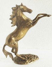 Sculpture cheval cabré