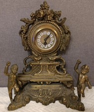 ANTICO OROLOGIO DA TAVOLO IN OTTONE DECORATO CON PUTTI PRIMA METÀ XX SECOLO