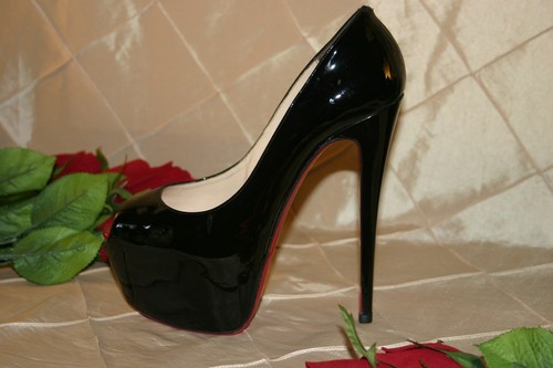 Pompa christian louboutin - christian,