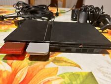 playstation 2 slim con due joystick, due memory card (una per PS1 e una per PS2)