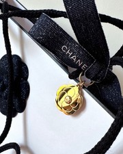 CHANEL ciondolo camelia e