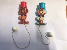 2 HOPLAQUIK SORPRESE NESQUIK  CONIGLIO ROSSO E CONIGLIO BLU VINTAGE RARO