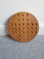 Tavola solitaria in legno