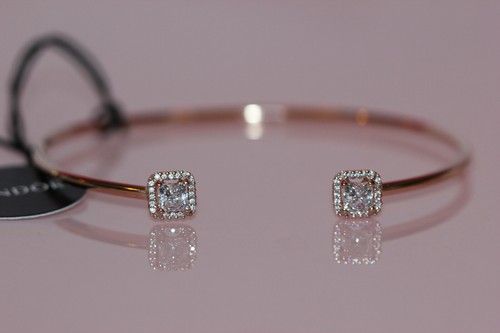 Nwt pandora rose square - nwt,