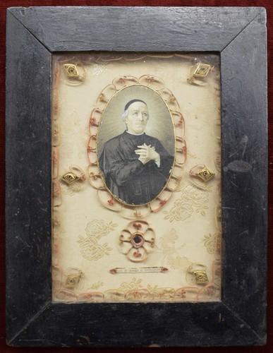 Relic reliquary reliquia - relic,