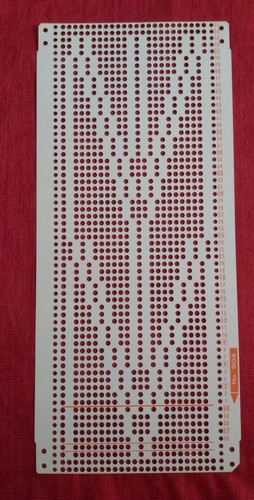 Una scheda perforata dal set